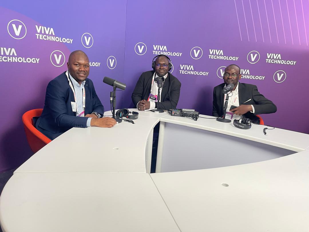 La #CRTV frappe fort au salon #VivaTech2025 de Paris🇫🇷, le plus grand événement européen consacré aux startups et à la technologie. Des émissions en direct dans le studio officiel du salon pour valoriser les start-up camerounaises🇨🇲, moment inédit pour un média africain.