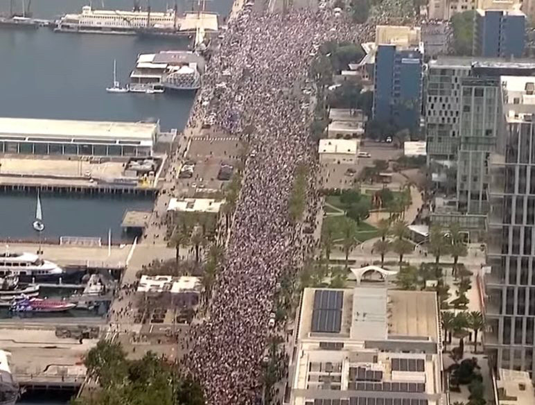 MuellerSheWrote's tweet photo. San Diego SHOWED UP! I’ve been here for 30 years and have NEVER seen anything like this! #NOKINGS https://t.co/YGwMKHSqOS