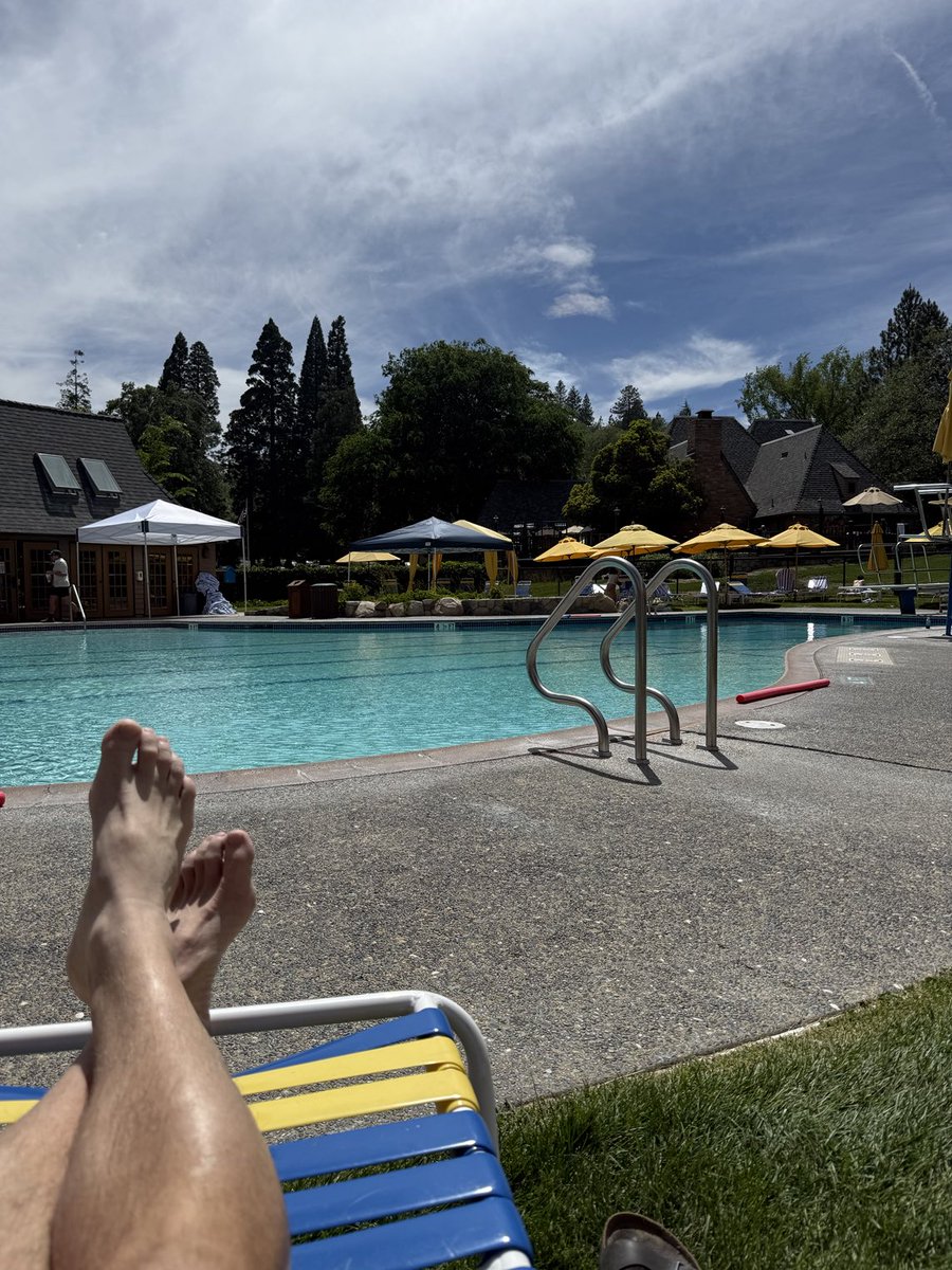 Well TEAM OILERS .. my feet are up before a magical wedding takes place in a magical spot here in Beautiful California .. 
won’t see a second of #BecauseItsTheCup tonight ..but my heart and soul is all in for 🇨🇦 and the Edmonton frickin Oilers .. cmon Boys !!!
BIG GAME !! KC 🍺