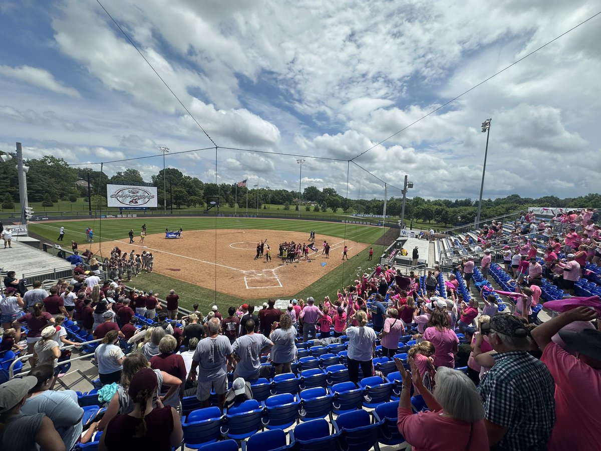 DustyBakerTV's tweet image. FINAL from Lexington:

Assumption 4
Henderson County 2

The Rockets have won their first state championship in school history!!!! #KHSAA