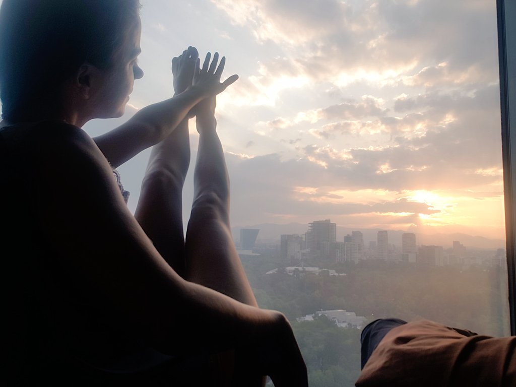 SympatikaX's tweet image. The world feels loud. But your peace is a rebellion.
Drink your tea slowly. Look at the sky.
Speak kindly. Create beauty.
This is how you shift timelines —
not by force, but by frequency. 🌿✨

#WeekendVibes #SoftPower #LiveSlow #EnergyMatters #SympatikaX
