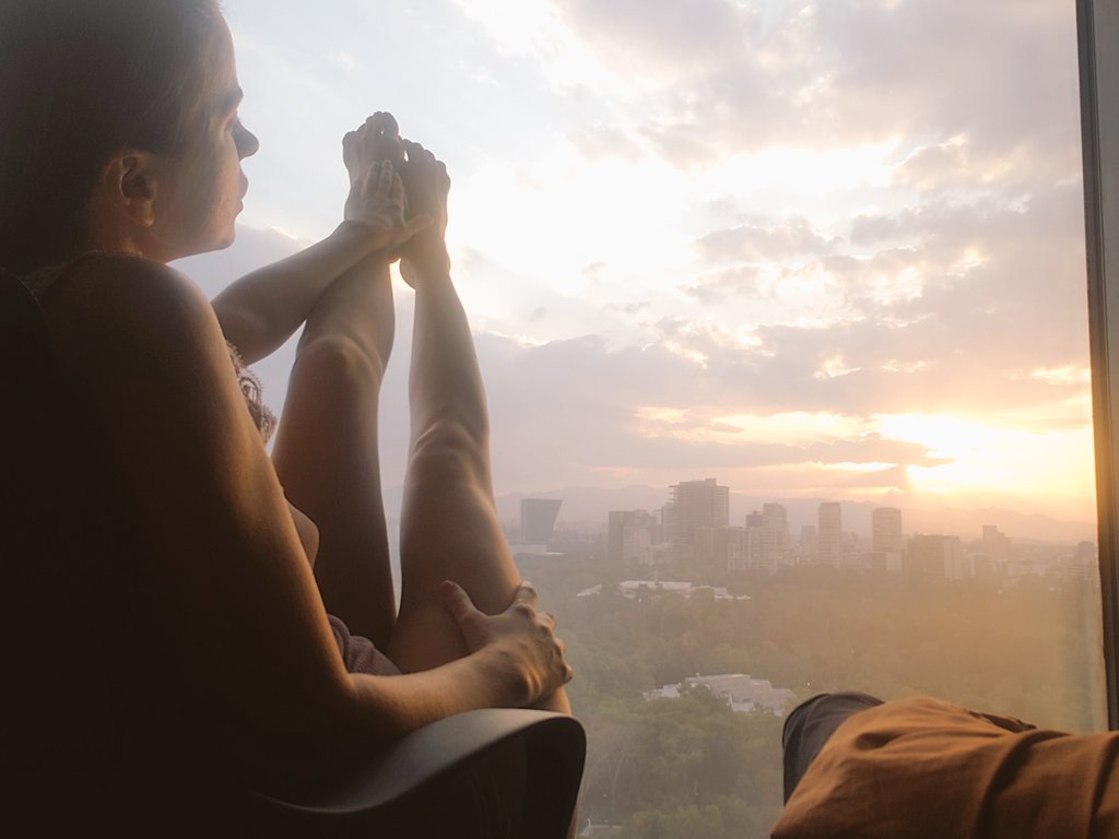 SympatikaX's tweet image. The world feels loud. But your peace is a rebellion.
Drink your tea slowly. Look at the sky.
Speak kindly. Create beauty.
This is how you shift timelines —
not by force, but by frequency. 🌿✨

#WeekendVibes #SoftPower #LiveSlow #EnergyMatters #SympatikaX