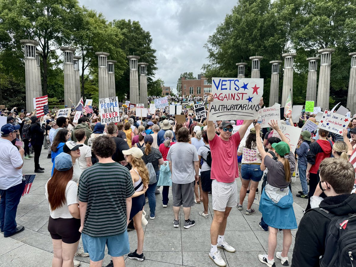 PhilNvestigates's tweet photo. Scenes from Nashville’s #NoKings protest 1/ https://t.co/NSQbi4CVIW