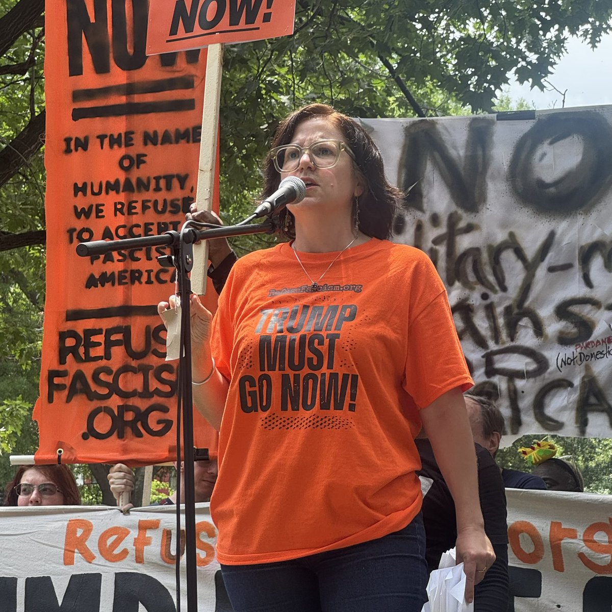 JamesPhill21687's tweet photo. Sunsara Taylor, a longtime communist activist and co-initiator of Refuse Fascism, takes the mic
#RefuseFascism #NoKingsDay https://t.co/L4FQzMxDya