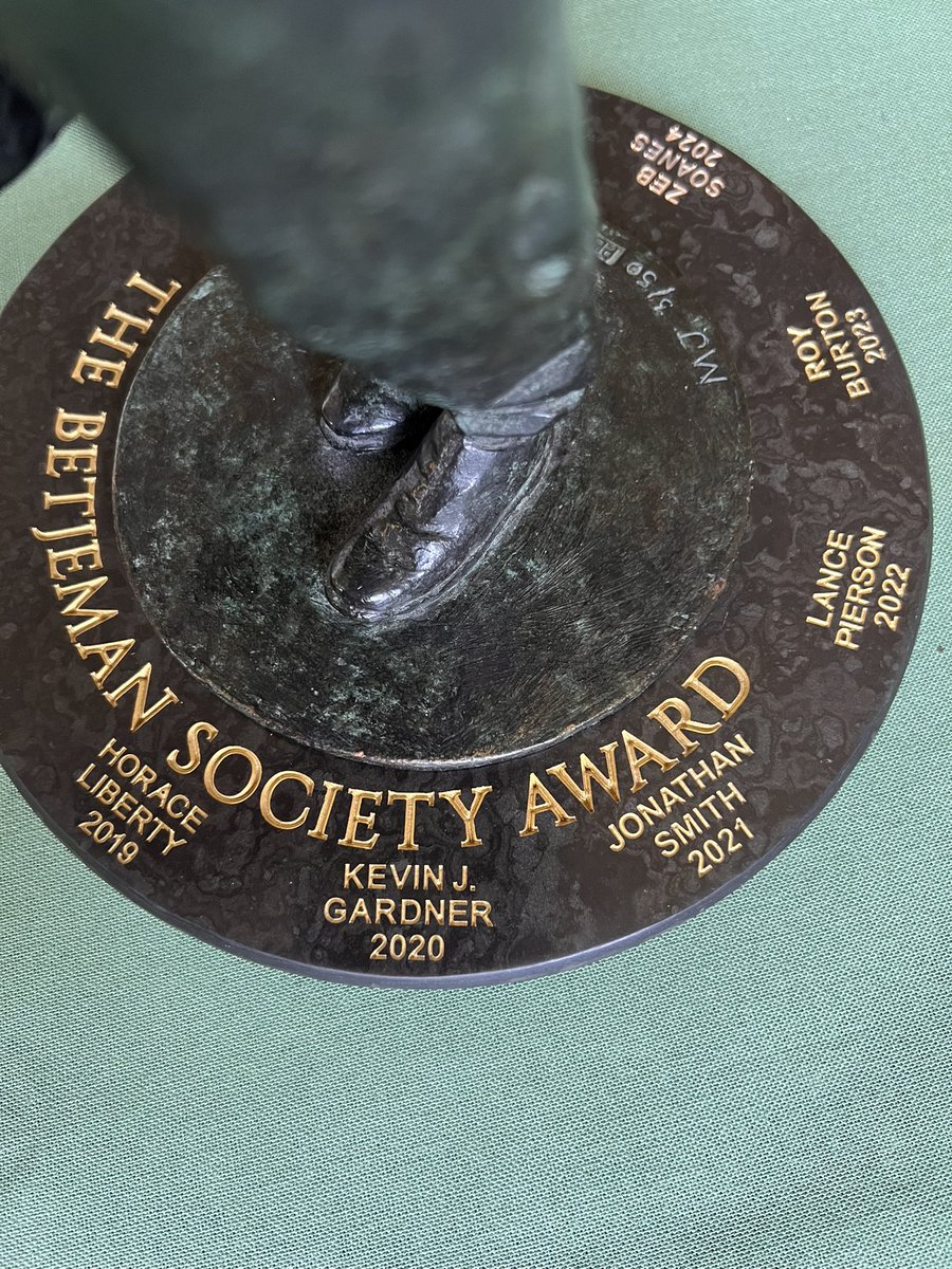 After a wonderful afternoon performing Betjeman’s Banana Blush at <a href="/Garlickhythe/">StJamesGarlickhythe</a>  I was stunned and honoured to be presented with the Betjeman Society Award by <a href="/BetjSoc/">Betjeman Society</a> — I am so grateful — it must also belong to <a href="/cwarnermusic/">Chris Warner</a> and our band who love performing this cult treasure ❤️