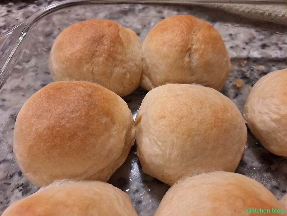 AikitchenBlog's tweet photo. These no-egg sweet rolls are soft, buttery, and perfect for school lunches 🍞✨
No mixer. No fuss. Bakes in a Pyrex.
Link in comments 👇
#aikitchenblog #eggfreesoftrolls #schoollunchideas #easybaking https://t.co/Yd9gsXrceC