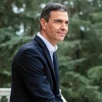 A <a href="/sanchezcastejon/">Pedro Sánchez</a> lo podrán traicionar aquellos en los que confiaba, y eso duele, sobre todo cuando te estás dejando la piel y la familia en ello.
Pero quienes no lo vamos a traicionar somos los MILITANTES. Hoy más que nunca, Pedro, no estás solo. Nos tienes detrás de ti. ÁNIMO!