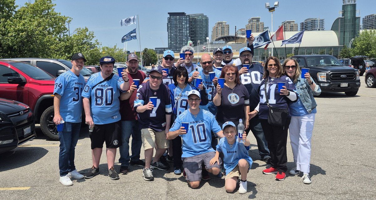 djslessor11's tweet image. Home Opening Eastivus. Cheers to our friends in the West @TorontoArgos @CFL #Cflfamily @TheTurfDistrict