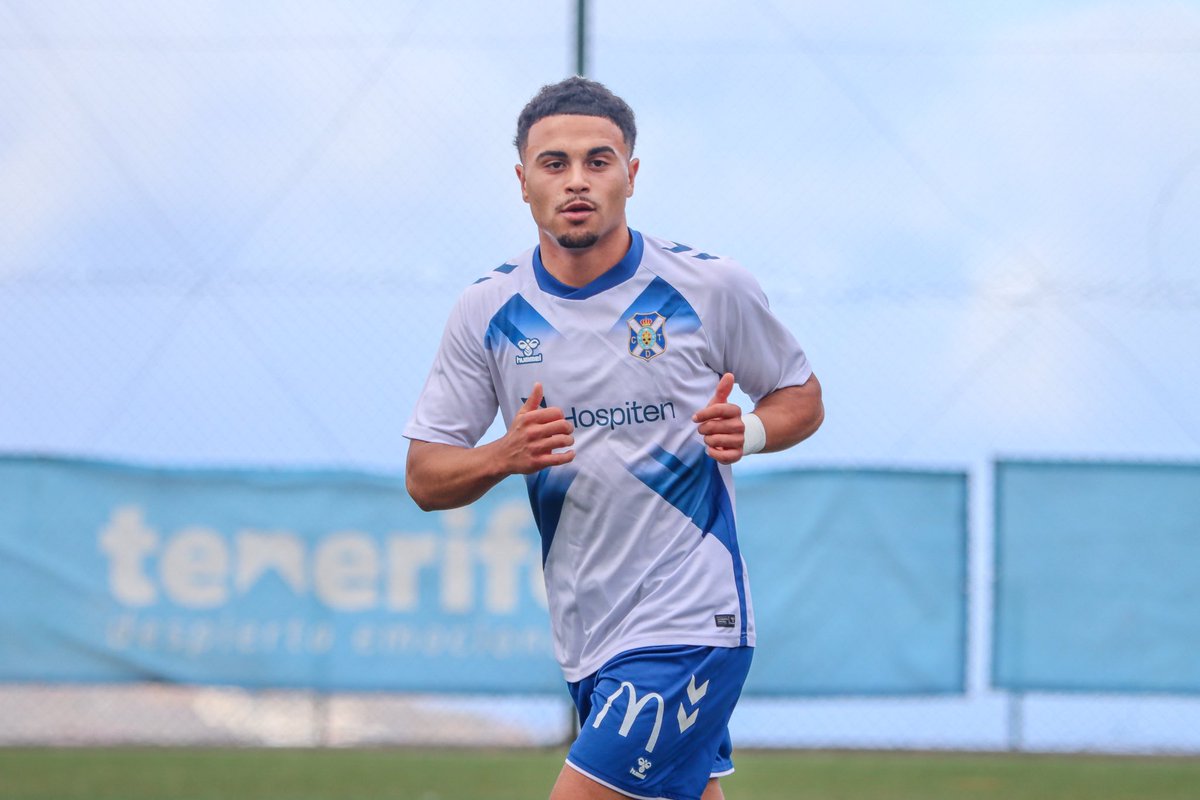CdtCantera's tweet photo. 📸 Imágenes de la primera parte del #CDTenerifeCIgara ⚪️🔵

#TenerifeCIgara @CDTOficial @FIFTenerife #SiempreCDTenerife https://t.co/X1IkoJpHUx