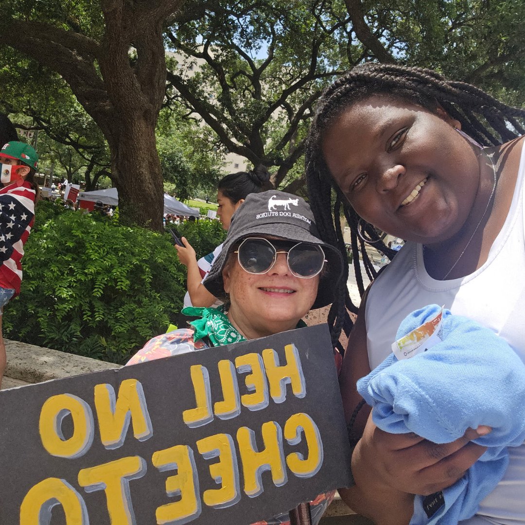 CorishaForTexas's tweet photo. HOUSTON showed OUT. We pulled up to protest because we’re done with dictatorship cosplay. This is our democracy and it doesn't include a throne room. 🫡👑 #NoKings #CorishaForCongress #TX18 #ByeFeliciaPolitics https://t.co/cVJo3feio4