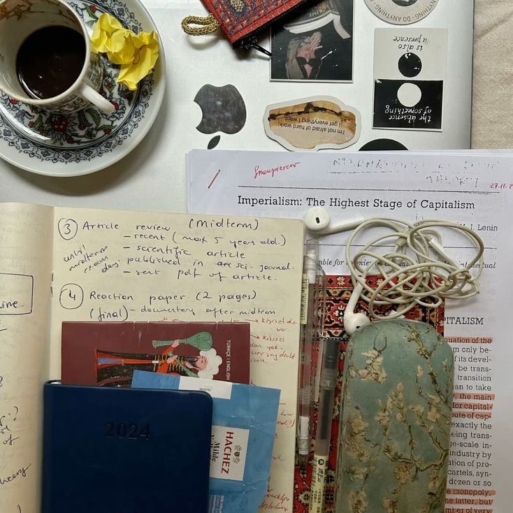 vivistudied's tweet image. ୨୧ #studytwtbr #studytwt #booktwt #booktwtbr 

› vestibulanda de medicina
› graduanda de biologia
› foco: usp, ufes, ufrj
› 🇬🇧🇪🇸🇮🇹

— taylor swift, futebol, livros, fórmula 1, filmes &amp;amp; moda

♡ / ↺ =  mutuals