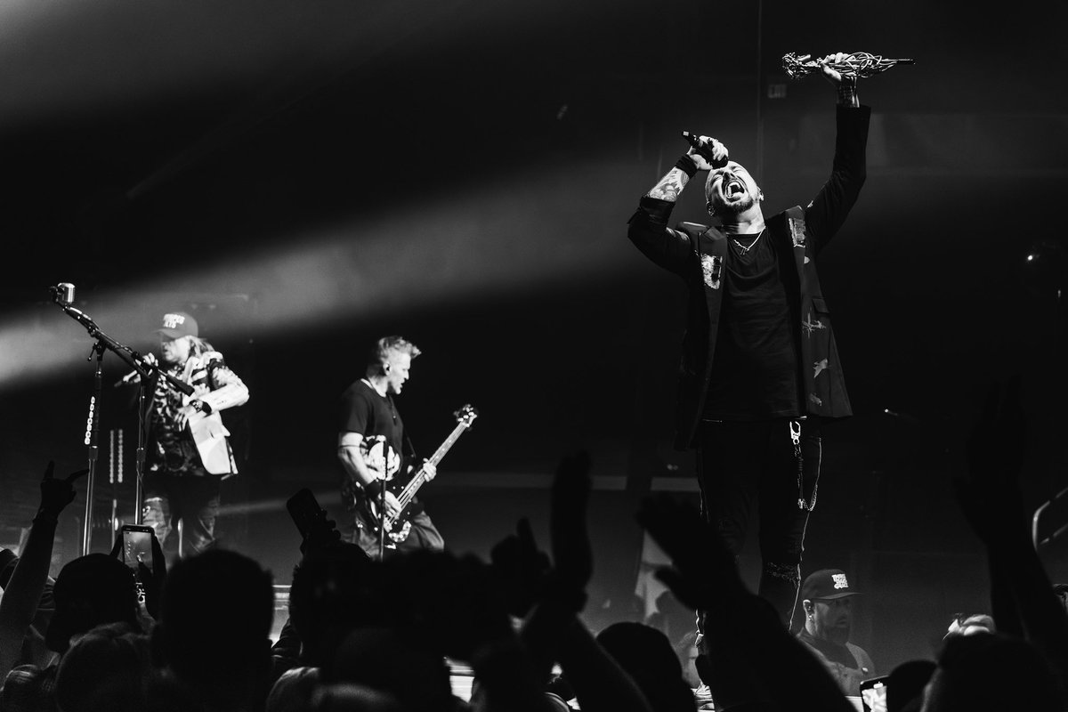 We loved every second of last night, Winnipeg! Thank you 🤘🔥

📷 @francescaludikar 

#ThreeDaysGrace #Winnipeg #Canada