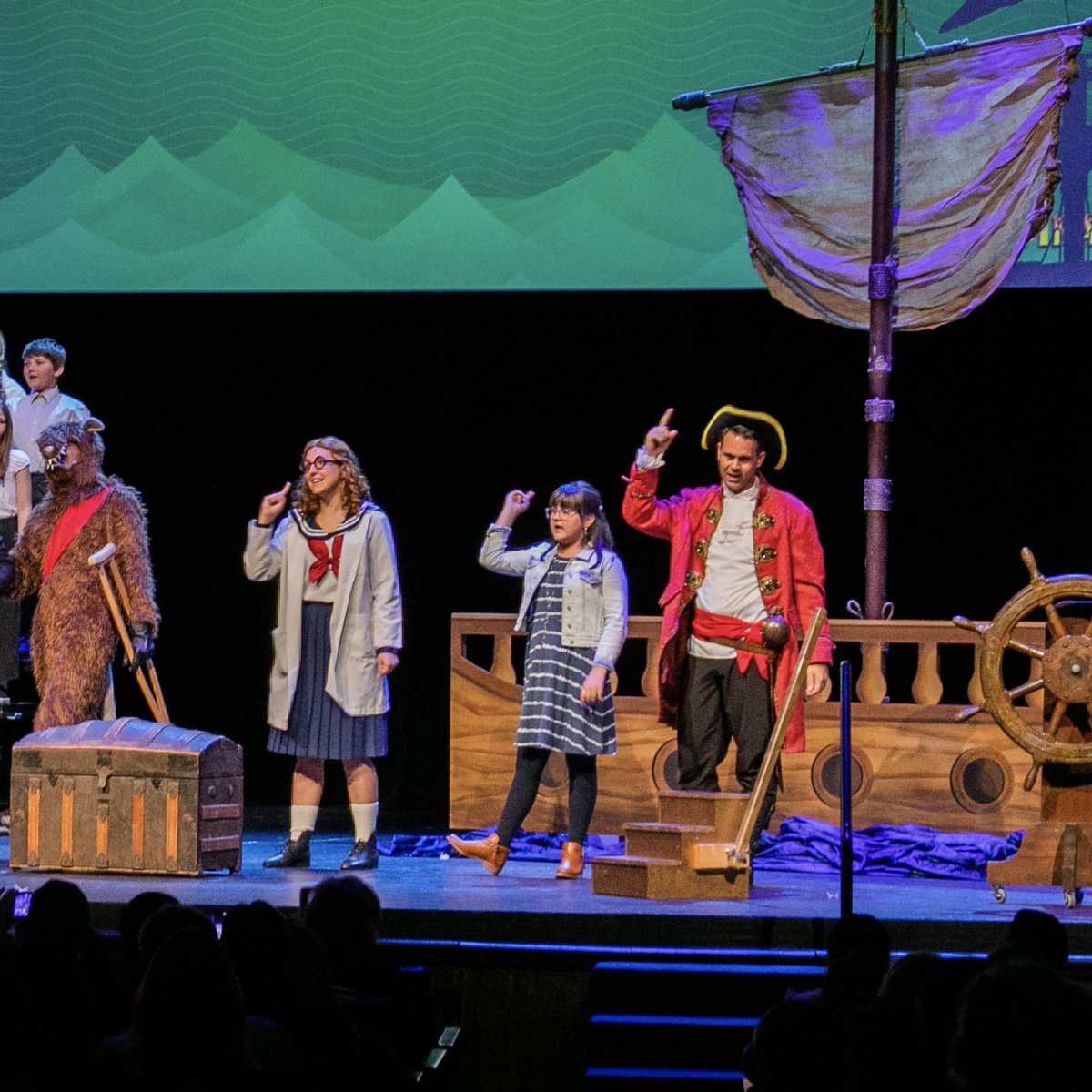 PatchAdventures's tweet image. Happy 14th Birthday to our pickleball-loving, adventure-seeking, sailor aboard the Jolly Roger — Precious Pirate, also known as Chloe Farrell! 🌊🥒🎾🎉

#HappyBirthday #PreciousPirate #PatchThePirate #PatchAdventures #MajestyMusic #JollyRoger