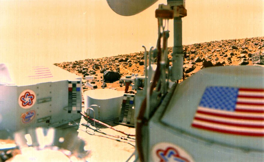 CommanderMLA's tweet image. As a symbol of national pride and tradition, NASA typically includes an American flag on all of its crewed and many of its uncrewed missions. #FlagDay