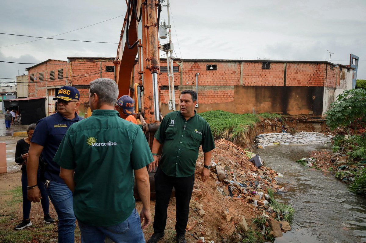 ImauMaracaibo_'s tweet photo. Desde @mcboalcaldia se inspeccionaron las zonas vulnerables en las 18 parroquias. Aunque cayeron 62 mm de agua, no se han reportado emergencias graves hasta las 10:30 AM. Según pronóstico las lluvias continuarán durante las próximas 72 horas. Se mantienen equipos activos. https://t.co/WBD09wGnkU