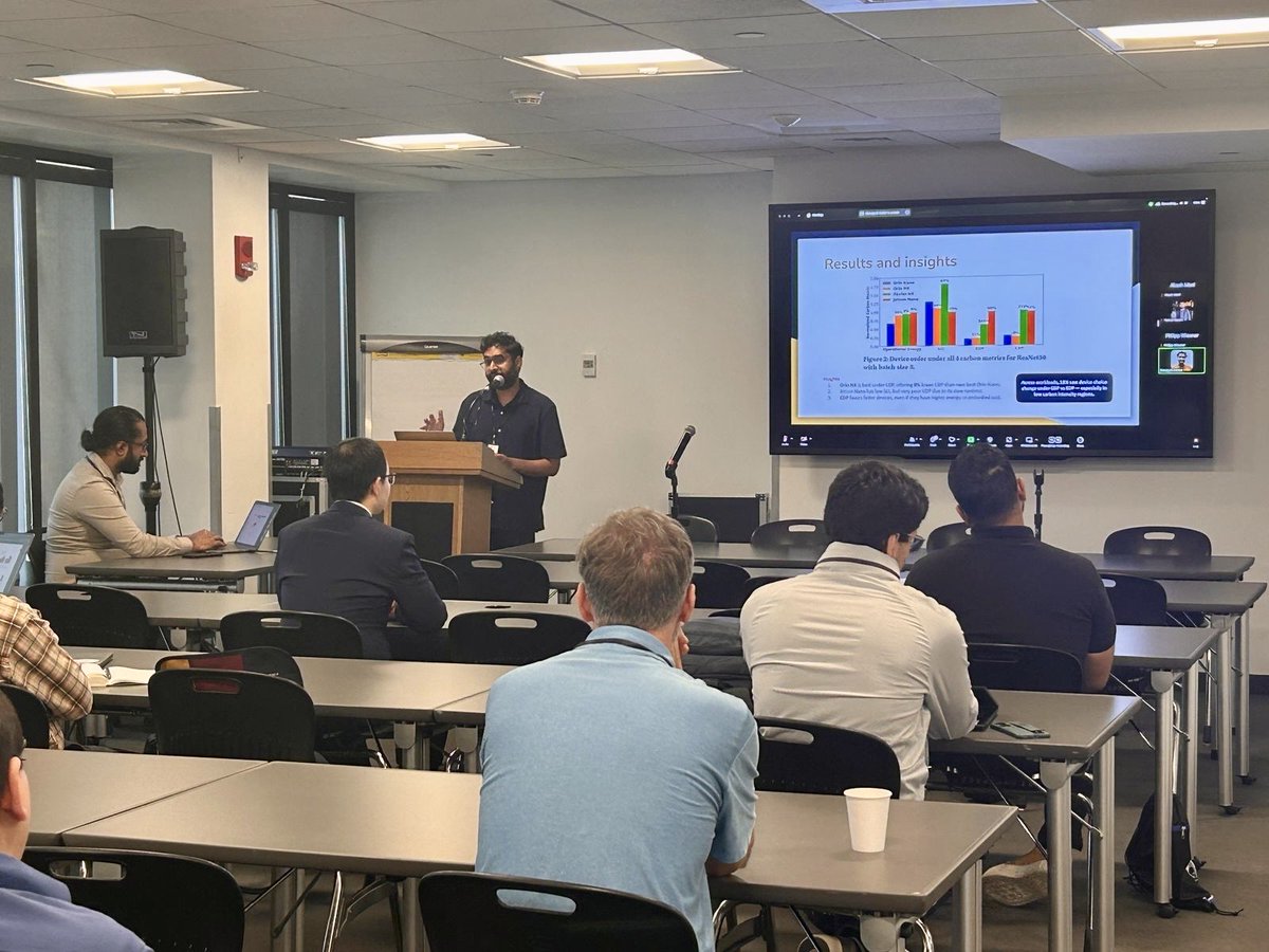 ACMSigmetrics's tweet image. ACM SIGMETRICS 2025: moments of Day 5 - part1