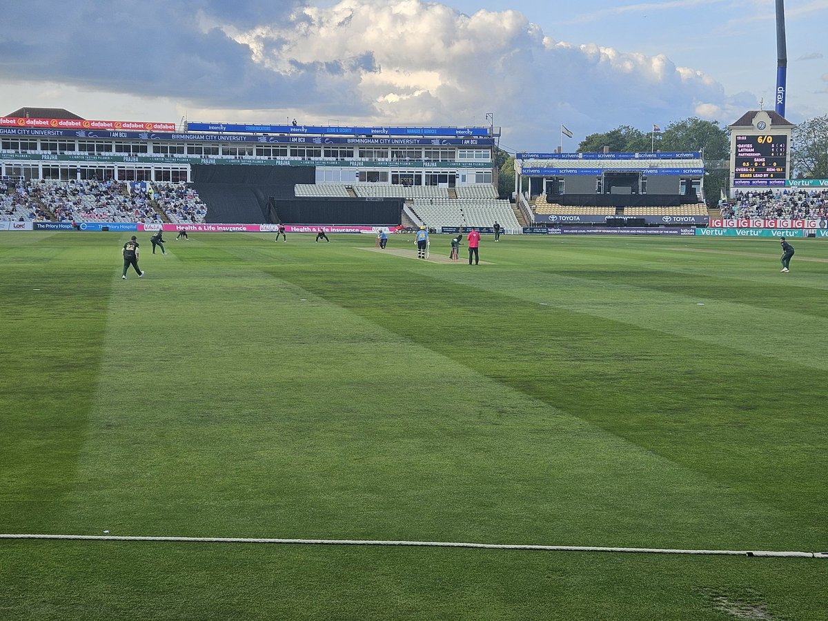 Today's entertainment from Edgbaston Part 2 <a href="/WarwickshireCCC/">Bears</a> v Notts