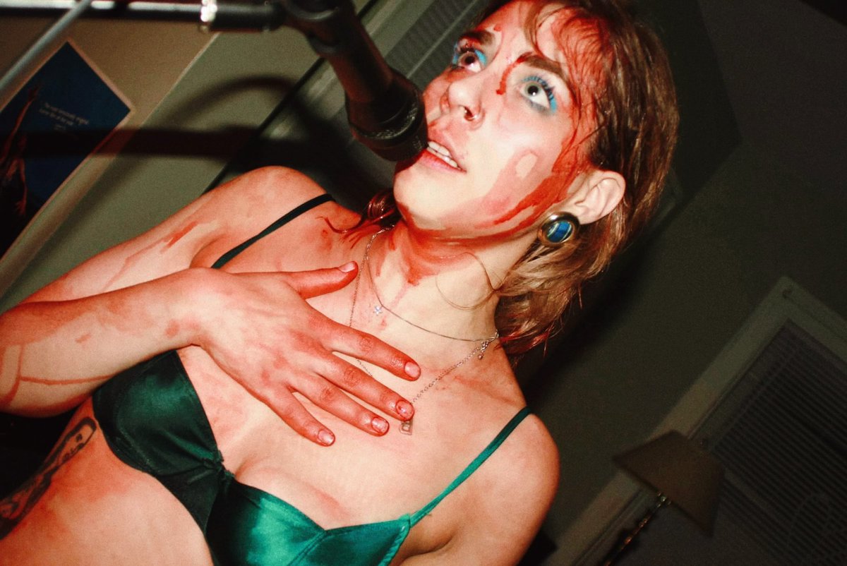 bisexual laura palmer tweet media