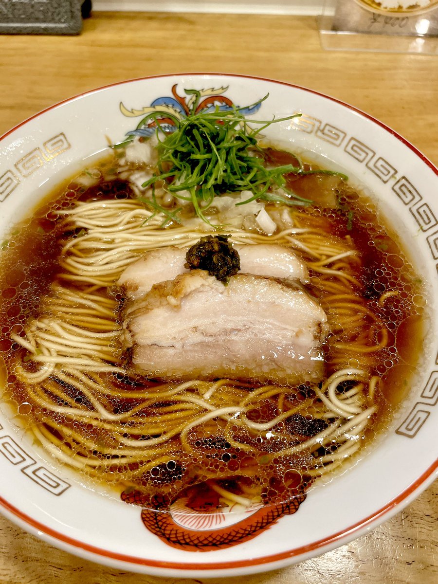 今日食べに行ったラーメン屋さん
醤油だけど辛い（青唐辛子？）のが特徴的で美味しかった😆

麺尊RAGE RAMEN WANTO