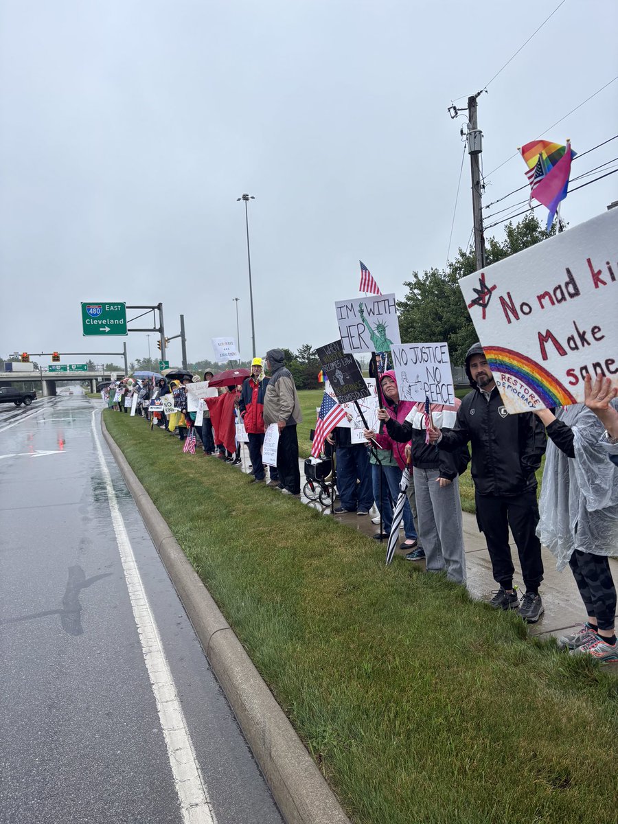 JoeMiller4Ohio's tweet image. No Kings Rally in North Ridgeville, OH. I have reverence for the American Flag, appreciation for the US Army but will not stand by as a president acts like a King.