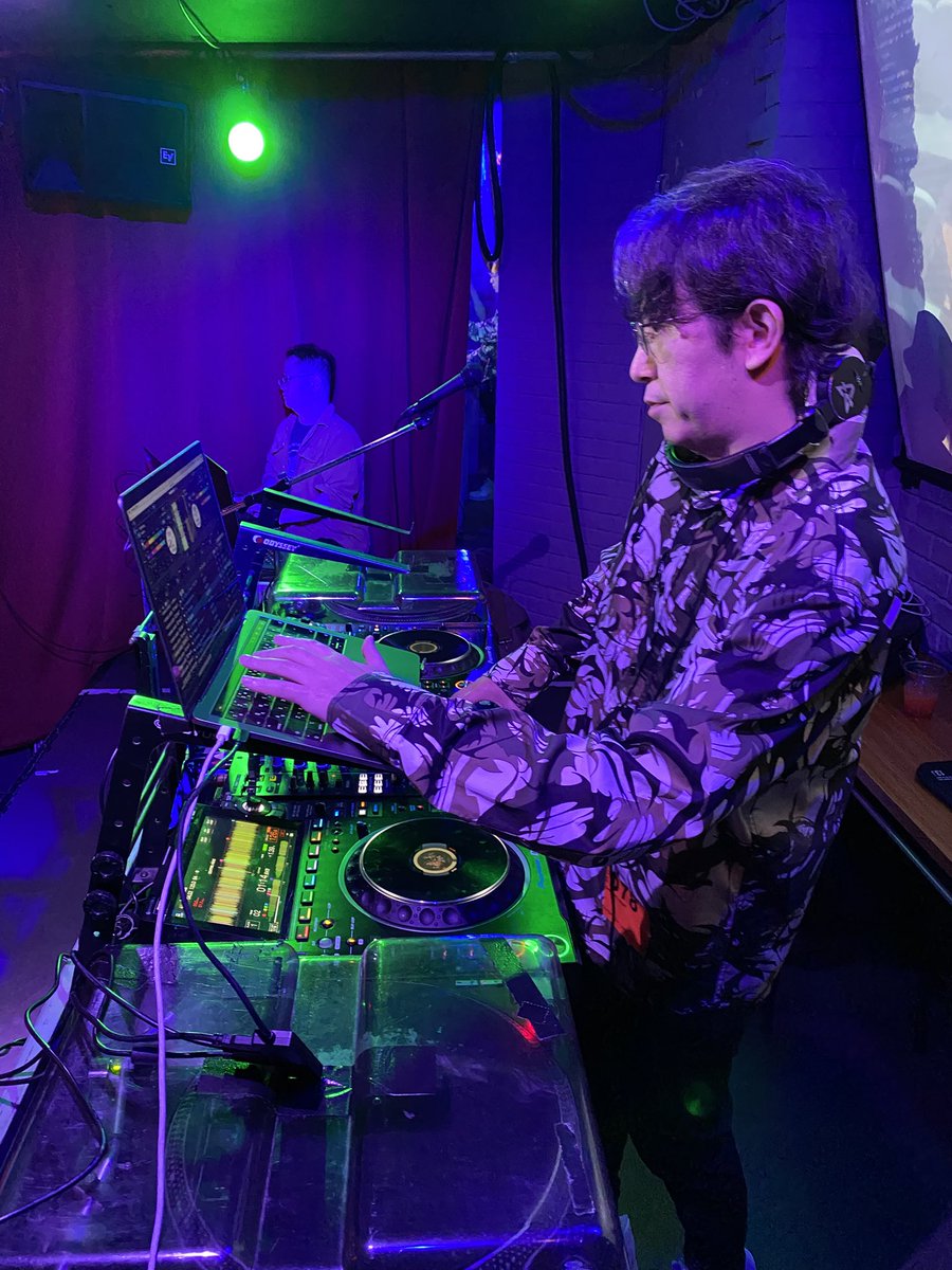 killa_ni's tweet photo. 6番手はGUEST DJ HACK！
VJはあっちん！
 #きるあに https://t.co/3X3vYsO7tl