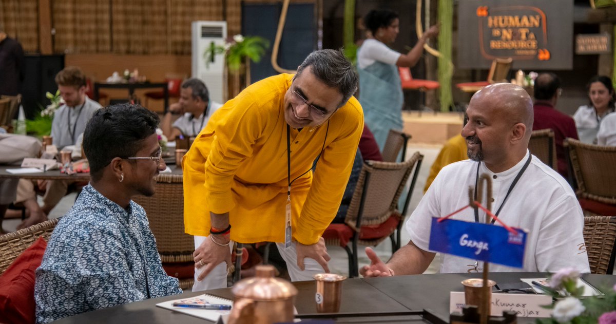 SadhguruAcademy's tweet image. Theatre professional, Akshara Misra, turned the spotlight on two of the most critical leadership skills - listening and observation - through a theatre - based fun workshop. The exercise brought into dramatic focus how the “fear of missing out” can result in actually missing out…