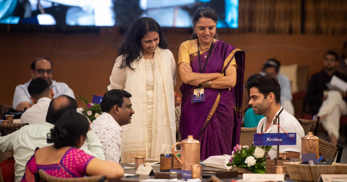 SadhguruAcademy's tweet image. Theatre professional, Akshara Misra, turned the spotlight on two of the most critical leadership skills - listening and observation - through a theatre - based fun workshop. The exercise brought into dramatic focus how the “fear of missing out” can result in actually missing out…