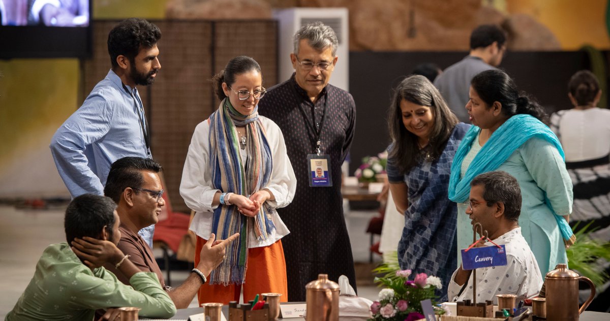 SadhguruAcademy's tweet image. Theatre professional, Akshara Misra, turned the spotlight on two of the most critical leadership skills - listening and observation - through a theatre - based fun workshop. The exercise brought into dramatic focus how the “fear of missing out” can result in actually missing out…