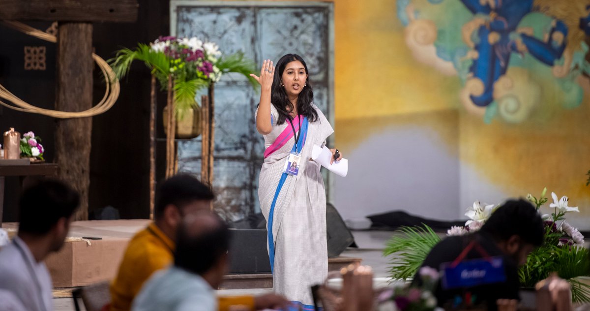 SadhguruAcademy's tweet image. Theatre professional, Akshara Misra, turned the spotlight on two of the most critical leadership skills - listening and observation - through a theatre - based fun workshop. The exercise brought into dramatic focus how the “fear of missing out” can result in actually missing out…
