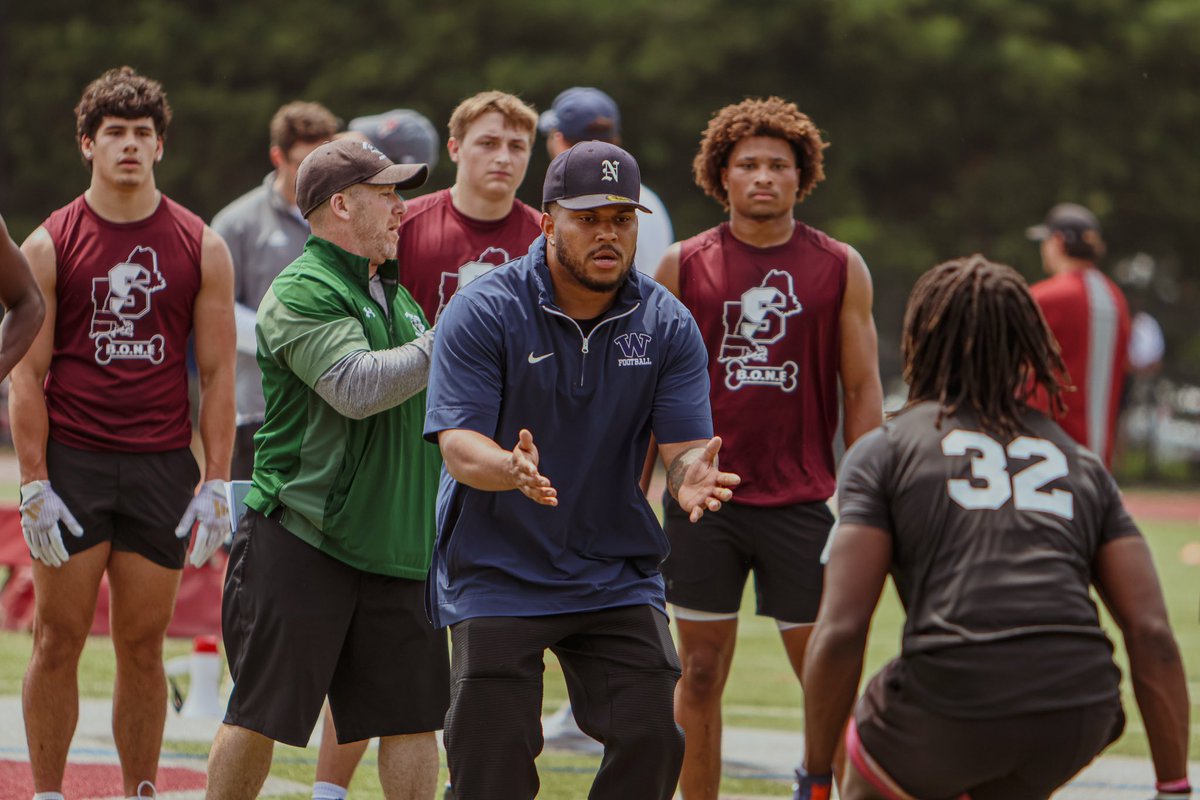 reesexeverett's tweet photo. It was great to come back home to Springfield, MA and give back to an amazing group of athletes! New England is on top!! Thank you @SpringfieldFTB @2025BONECAMP @CoachMartinESA for putting on another great clinic! Can’t wait to get back at it next year. https://t.co/1E6unLcWlK