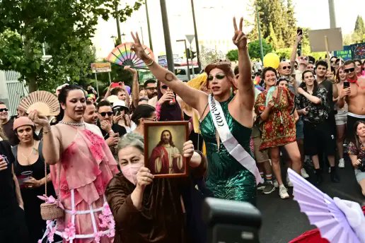 Ο παρέλαση ομοφυλόφιλων ολοκληρώθηκε,οι διοργανωτές είχαν πανό με καρπούζια🍉 κ συνθήματα λευτεριά στην Παλαιστίνη 😀οι τελευταίοι γκέι που εμφανίστηκαν στ Παλαιστίνη,τους έλουσαν με πετρέλαιο έβαλαν φωτιά και χόρευαν γύρω τους😀#MarchToGaza #Ιραν #Γαζα #Ισραηλ #athenspride2025