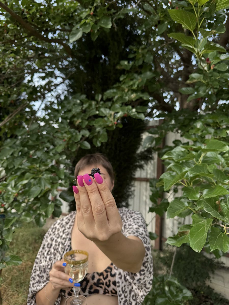 _pixelpeach_'s tweet photo. I touched the grass #openseatouchgrass https://t.co/41XxTYTERY