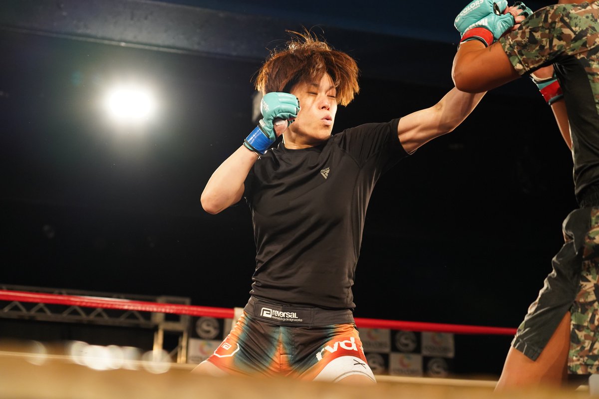 COLORS Vol.5 プロ修斗新宿FACE大会
[第6試合]トライアウトルール 女子バンタム級3分2R

×te-a(AACC)60.2kg

判定 0-2

◯鈴木 舞(寒天ファイトスピリットジム)60.7kg

#shooto0614 #COLORS
◎ツイキャス twitcasting.tv/c:xshooto/shop…