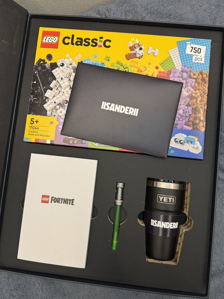 iisanderii tweet media