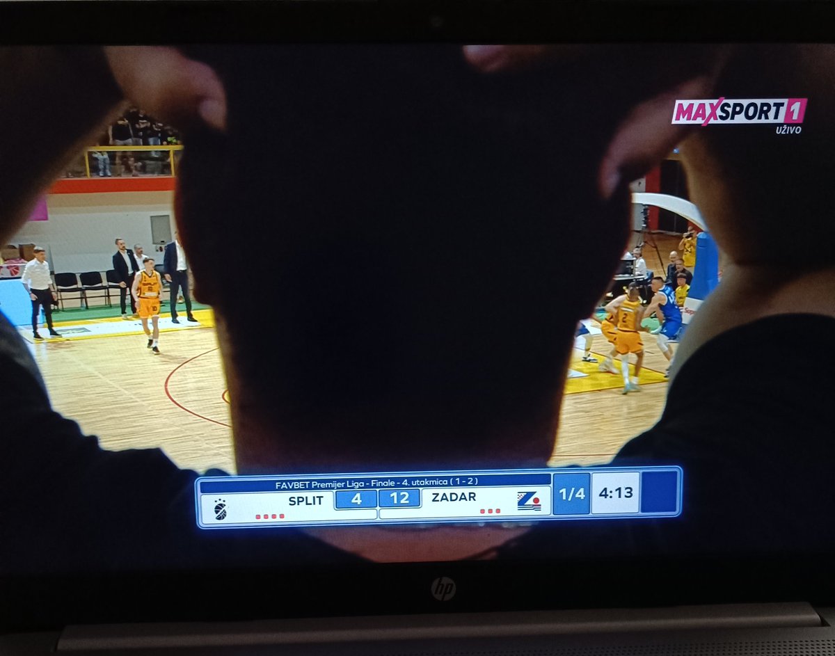 Fenomenalan prijenos finala... Možda i bolje gledat nekome u potiljak nego igru Splita