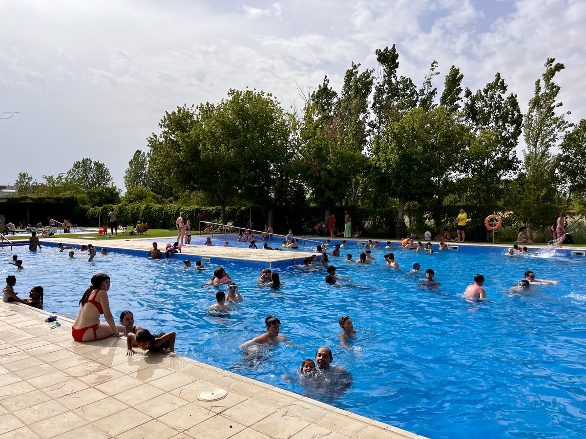 Ajuntament de Lleida (@paerialleida) on Twitter photo Lleida obre la temporada de les piscines municipals amb èxit d’afluència🏊♂️
👉Unes 1.800 persones gaudeixen del primer bany als equipaments de Cappont, Balàfia, Pardinyes, Bordeta, Secà i Mangraners
<a href="/esports_lleida/">Esports Lleida</a> Lleida obre la temporada de les piscines municipals amb èxit d’afluència🏊♂️
👉Unes 1.800 persones gaudeixen del primer bany als equipaments de Cappont, Balàfia, Pardinyes, Bordeta, Secà i Mangraners
<a href="/esports_lleida/">Esports Lleida</a>