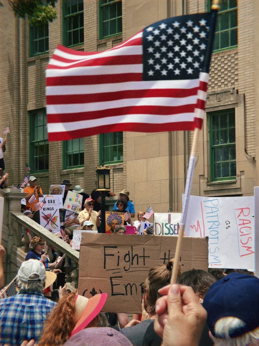 rob_locklear's tweet image. some photos from the “no kings” protest in downtown lynchburg today