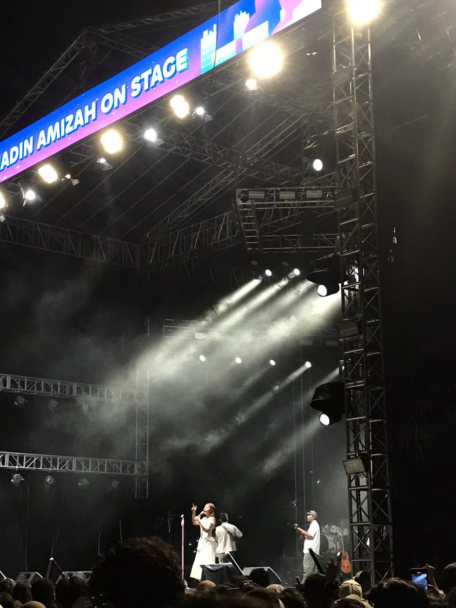 dimsammentay's tweet photo. Unfest recap sm pacarku, tema dc hr ini dark brown hihihi!!🤍🙆‍♀️ 
sedih kecil krn nadin sm sal gak duet nyanyi amin paling serius but its okayy.. https://t.co/1kT8LjxMAz
