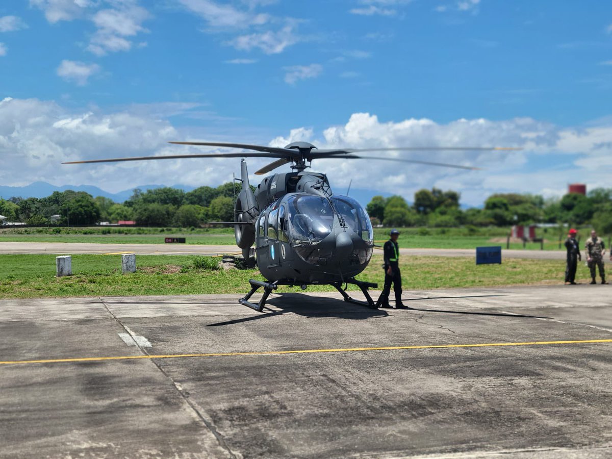 AereaHn's tweet photo. #ActualidadFAH || Hoy sábado 14 y mañana domingo 15 de junio la Fuerza Aérea Hondureña realizará un espectacular Show Aéreo 2025 en la Base Aérea Coronel Armando Escalón Espinal, en La Lima, Cortés, lo recaudado será a beneficio del Hospital Mario Catarino Rivas y la Fundación Mil Aulas.
Un evento para toda la familia, lleno de emoción, acrobacias y orgullo nacional. ¡Te esperamos!
#Showaereo #FAHcontigo “Las Alas de Honduras” #CentinelasDelAire #94añosFAH
#200AñosAlServicioDeLaNación