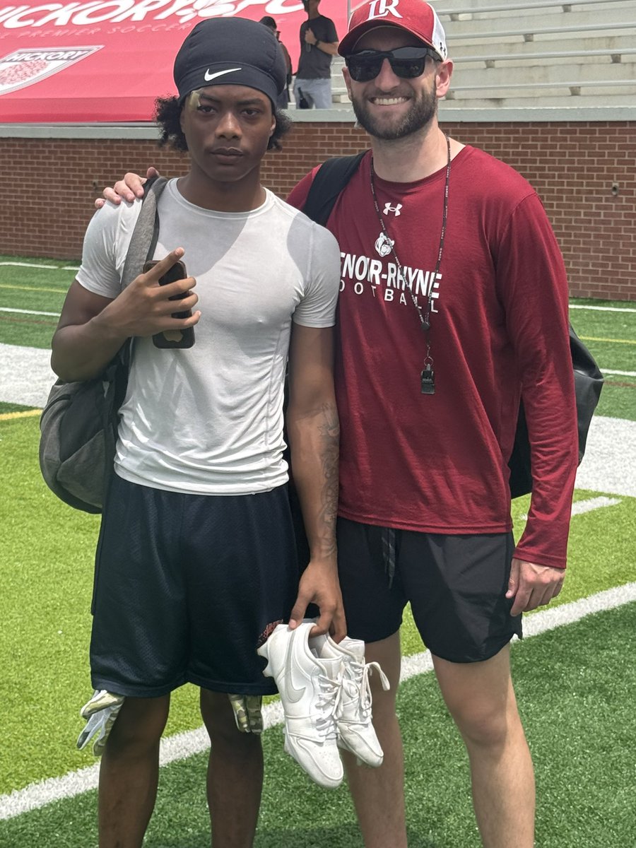 IsaiahAgee22's tweet image. Great work with coach @zackrowens can’t wait to come back!!@Coach_Swagg4 @Coach_Sneed_ @charlottepreps @Gm4Sports
