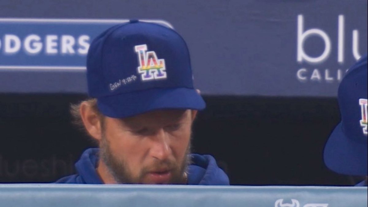 Clayton Kershaw, cristiano y pitcher de los LA Dodgers, escribió en su “gorra del orgullo” (proporcionada por el equipo) el pasaje de Génesis 9:12-16. No está dándole un nuevo significado al arcoiris, sino recuperando el significado original. Dios te bendiga, Kershaw.