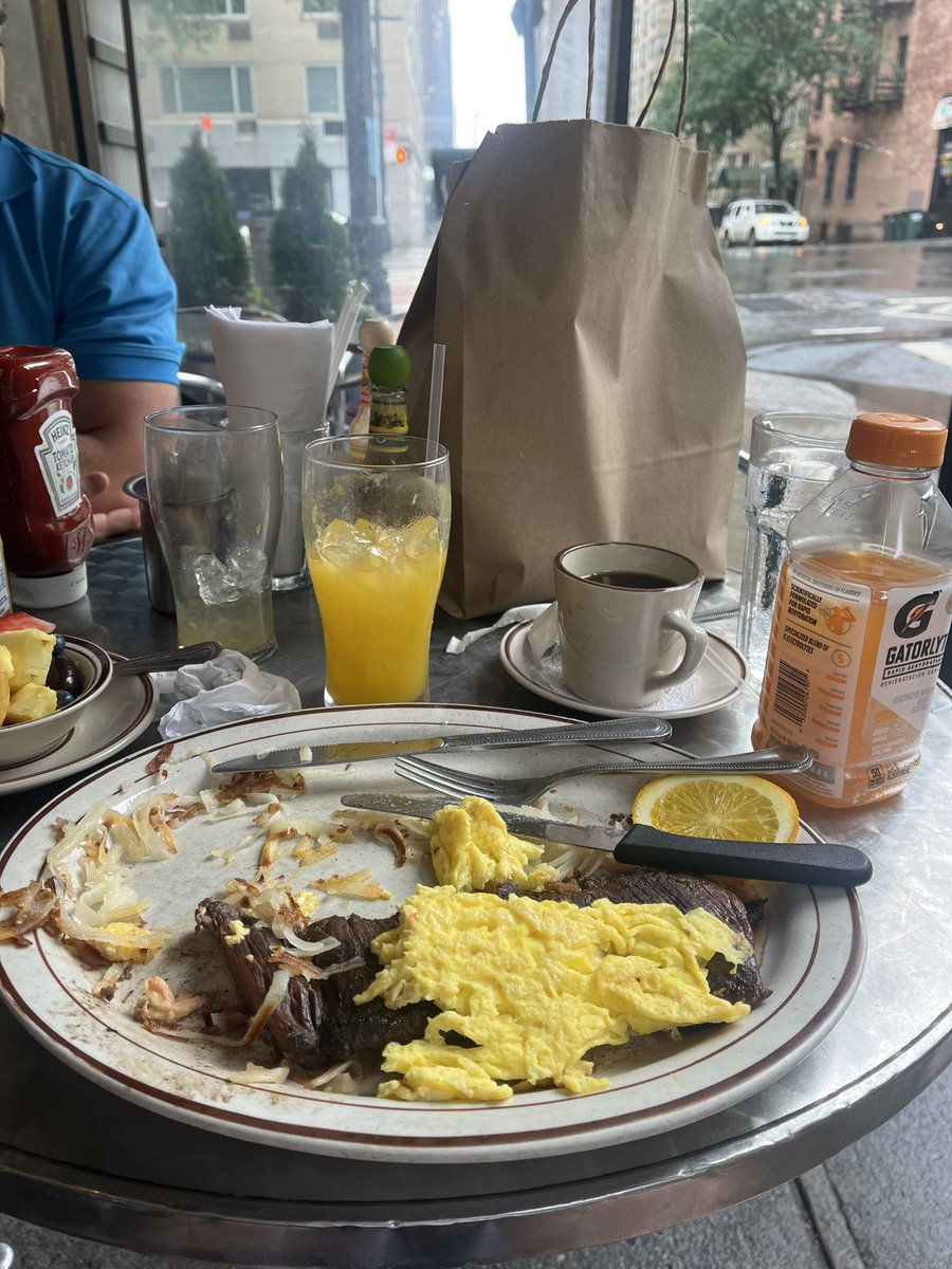 bigdoremachine's tweet image. Adequate country breakfast from Yankee territory #BillyButler