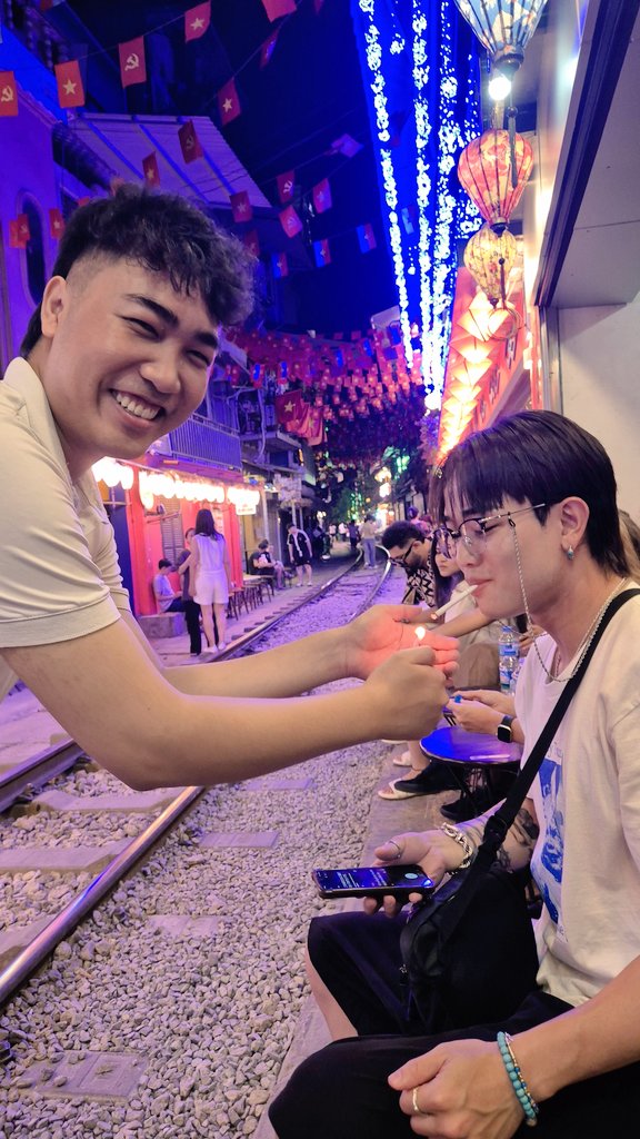 Popplewell000's tweet photo. I couldn't have had a more fun night than today! I really enjoyed spending time with the three of you! Thank you so much for all the places and food. I was very happy with this time.😁 https://t.co/2W7BGAiT4y