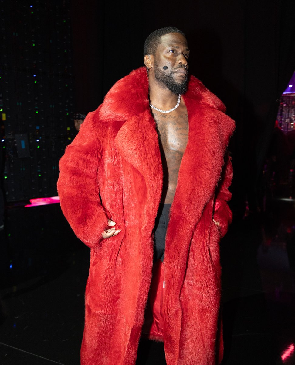 Coolness941's tweet photo. I just know Kevin Hart had a blast wearing Usher's #PPFTour fur coat, lol. https://t.co/CI0AF8rXMv