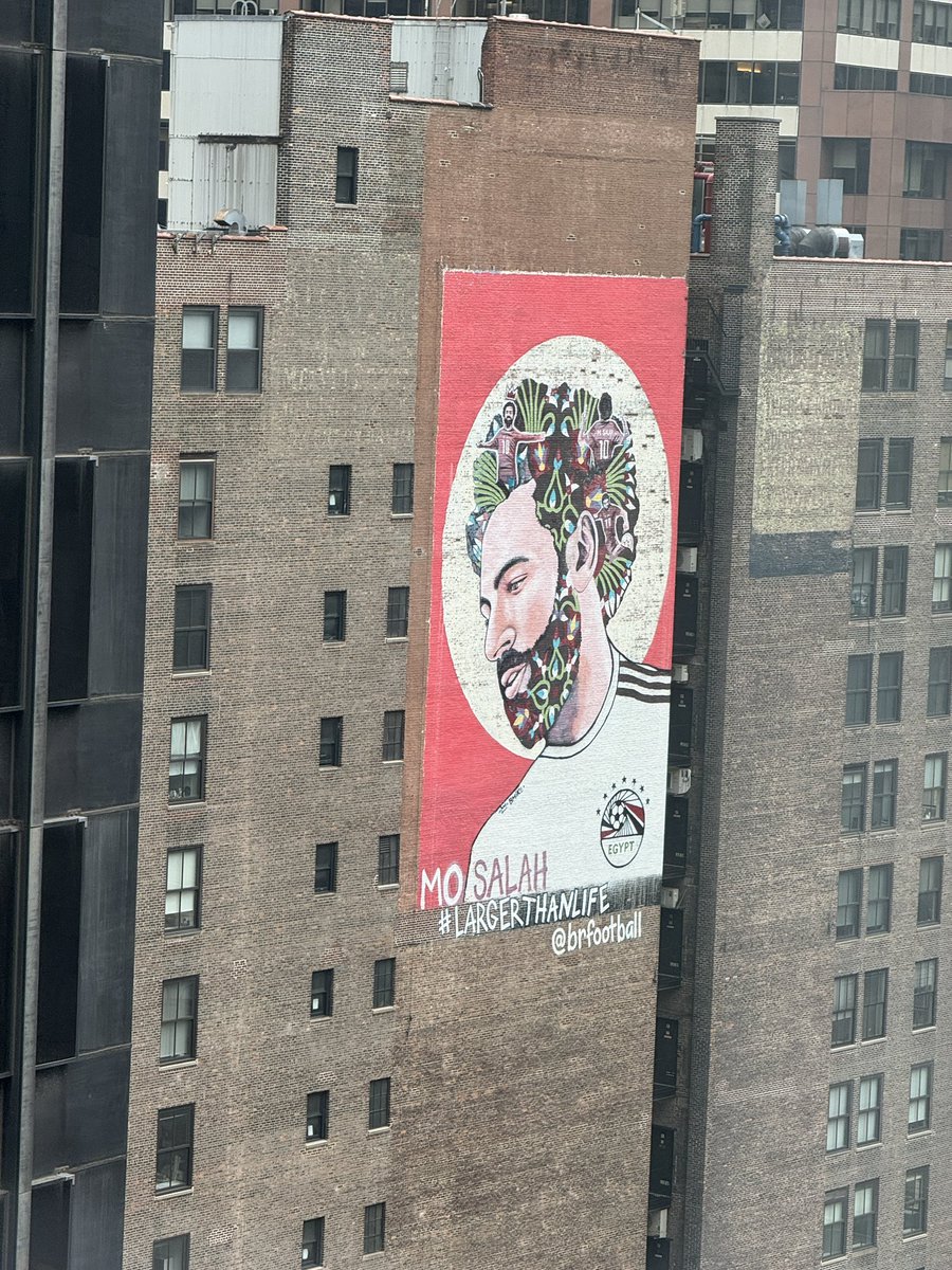 When your in #NewYork for a couple of days and open your hotel room to find this awesome <a href="/MoSalah/">Mohamed Salah</a> mural looking back at you 🤩
#LFCchampions #lfc #MoSalah #NewYork