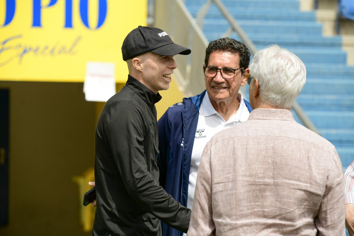 UDLP_Oficial's tweet photo. Parece que hubo un invitado de honor en la UD Cup 🧐🤩
😃👋🏼 ¡Kirian nos acompañó durante la jornada de hoy en el Gran Canaria!
#UDCup | #LaUniónHaceLasPalmas | #SeremosMásUnión https://t.co/wYSkeXAtkR