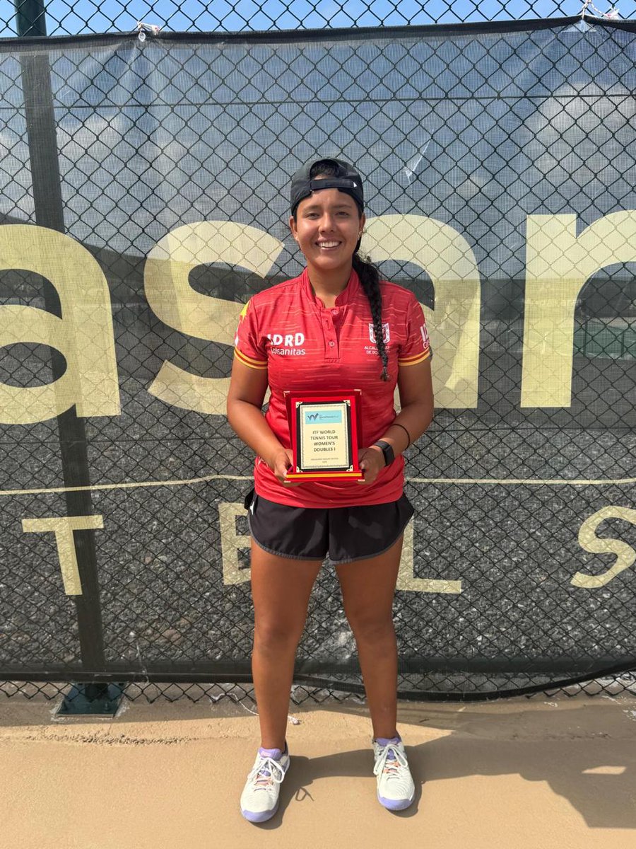 ¡Gran triunfo! La deportista del #EquipoBogotá y la Liga de Tenis de la capital, Valentina Mediorreal, se coronó campeona en la modalidad de dobles del torneo ITF W15 que se jugó en Kayaseri, Turquía. Valentina hizo pareja con la turca Doga Turkmen, y en la final del torneo