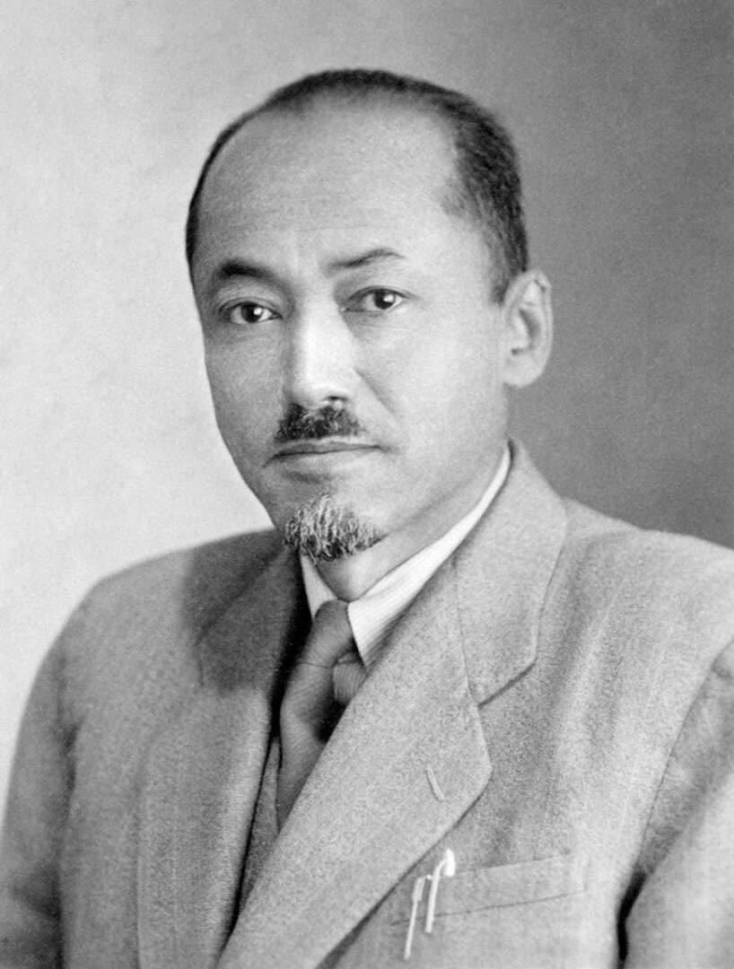Doğu Türkistan tarihinin büyük devlet adamlarından Mehmet Emin Buğra’yı 60. vefat yıldönümü vesilesiyle rahmetle anıyorum.
Ruhu şad olsun.

#mehmeteminbuğra #doğutürkistan