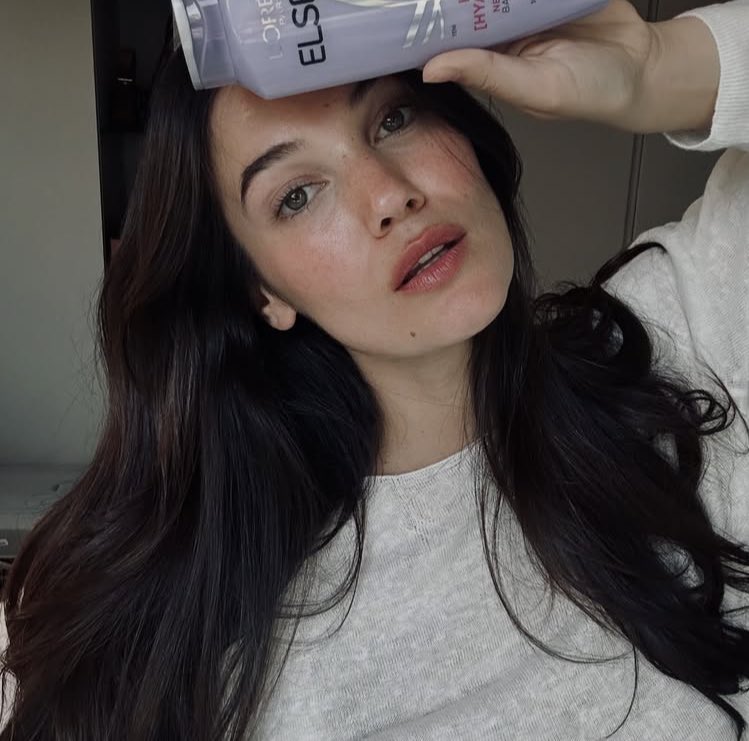 bu nasıl dogal bir güzelliktir ya 
ÖZLEMDEN BAYILAN VAR