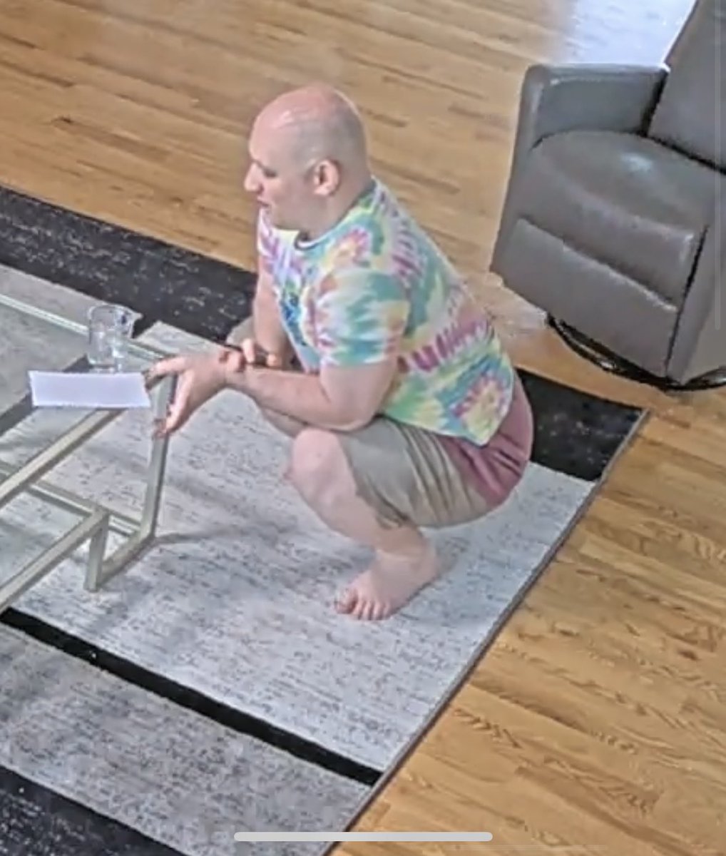 soupmoop's tweet image. Egg man #fishtanklive